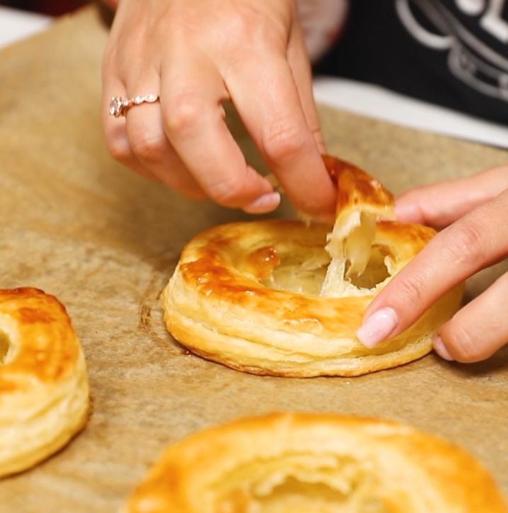 Hollowing out the cake