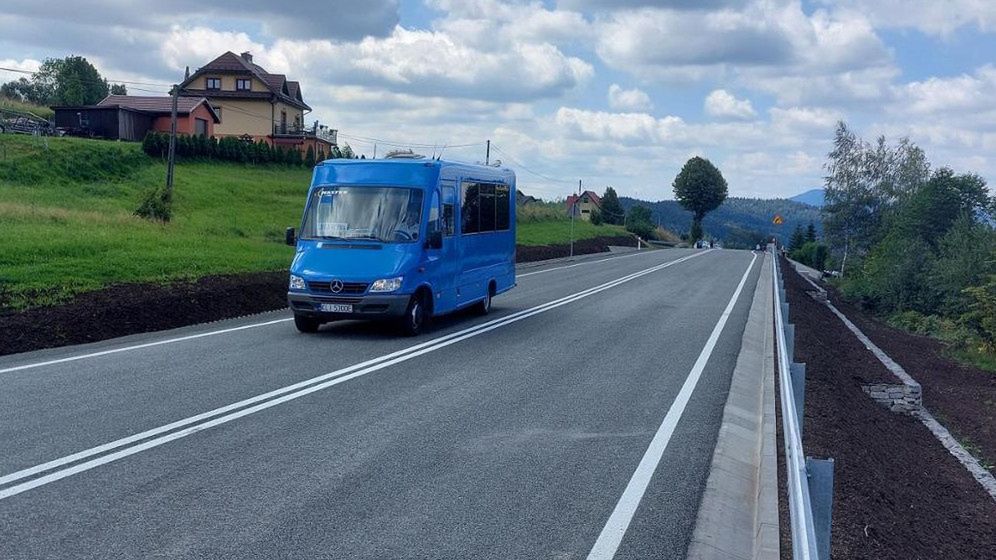 Wygląda niepozornie, ale pod asfaltem zbudowano potężną konstrukcję