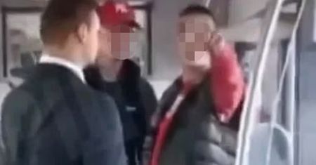 Zaatakowali nastolatka z Ukrainy i konduktora. Usłyszeli zarzuty