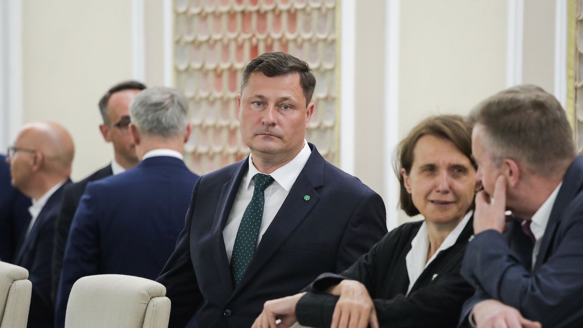 Krzysztof Paszyk
Warszawa, 03.09.2024. Minister rozwoju i technologii Krzysztof Paszyk (C) przed rozpocz�ciem posiedzenia rz�du w siedzibie KPRM w Warszawie, 3 bm. Ministrowie zajmuj� si� m.in. projektem ustawy o dochodach jednostek samorz�du terytorialnego, kt�ry zak�ada, �e od przysz�ego roku dochody samorz�d�w z PIT i CIT b�d� liczone jako procent od dochod�w podatnik�w z terenu danej JST. (amb) PAP/Tomasz Gzell
Tomasz Gzell
Kancelaria Prezesa Rady Ministr�w, kprm, polityk polityka, posiedzenie, Rada Ministr�w, rz�d, rz�d Tuska, rz�du, rz�du Tuska, posiedzenie posiedzenia, rz�dd rz�du