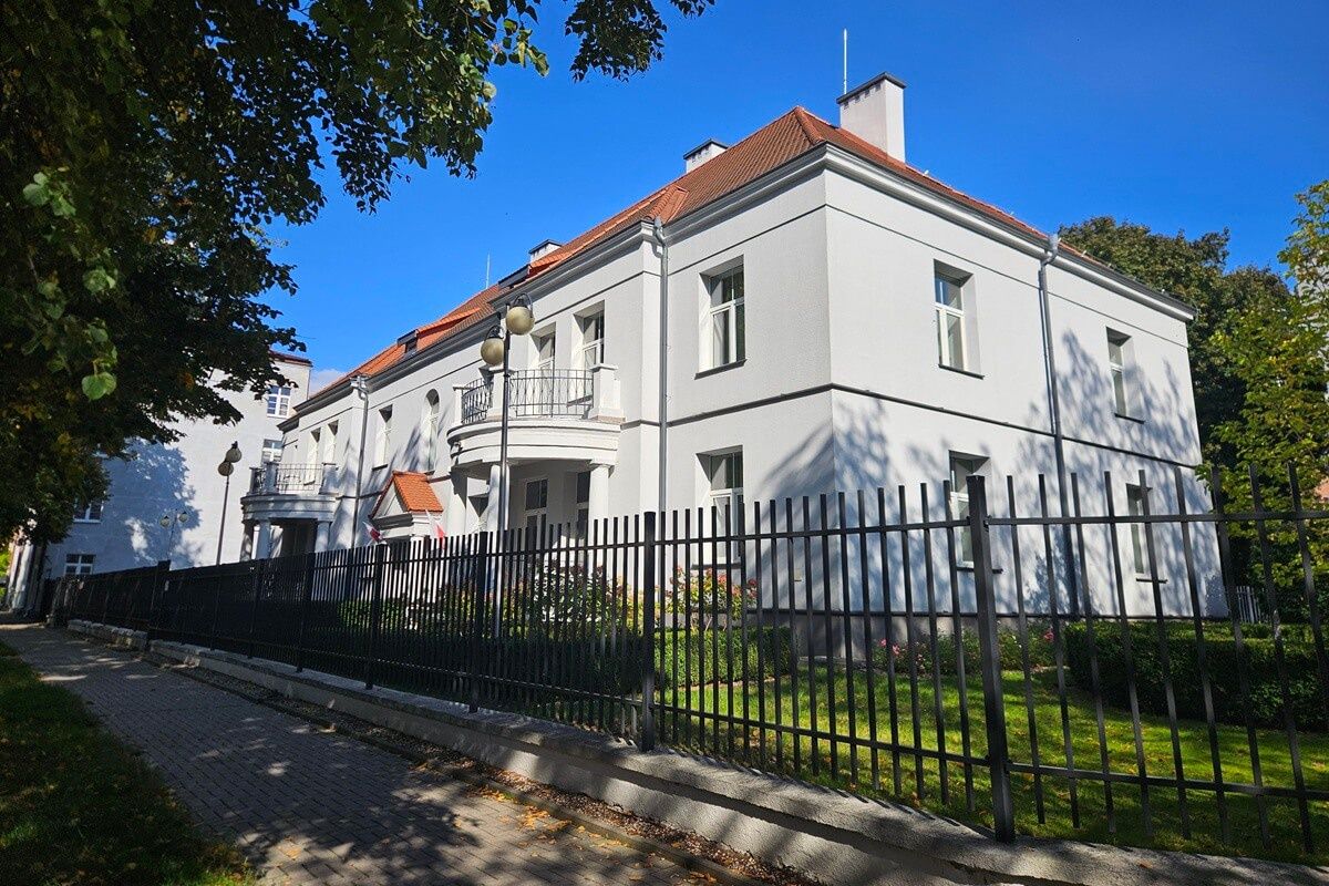 Budynek należący do Urzędu Marszałkowskiego przy ul. Uniwersyteckiej 4