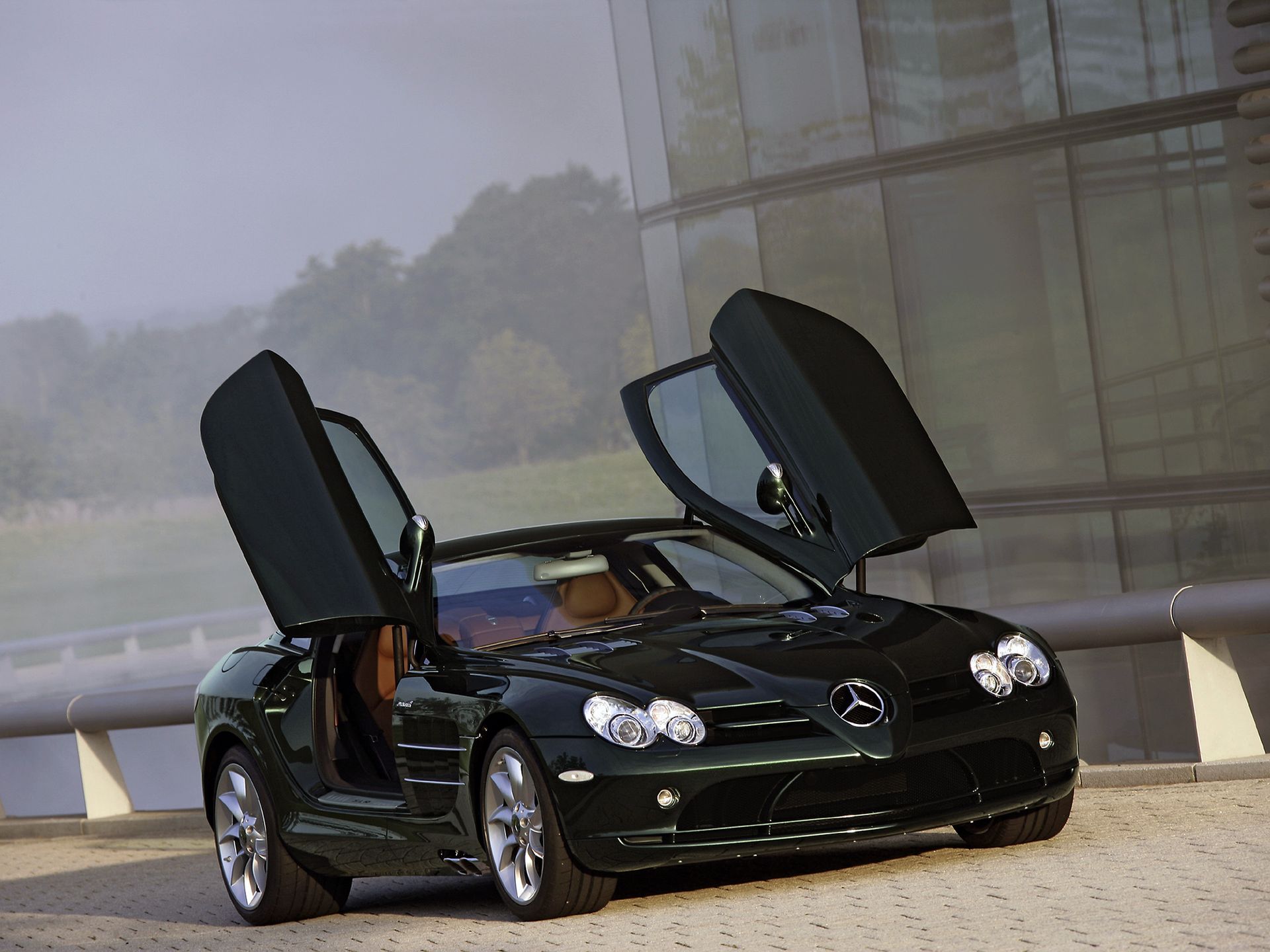 Pokolenie wcześniej: Mercedes-Benz SLR McLaren 23