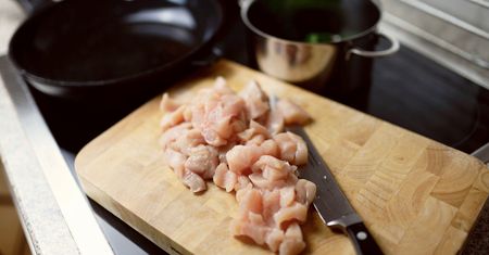 Ukradli 3 tony mięsa drobiowego zakażonego salmonellą. Usłyszeli wyrok