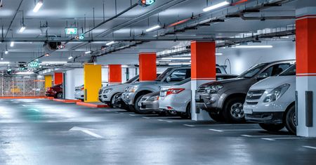 Nowy problem na podziemnych parkingach. Kierowcy dostaną odszkodowania?