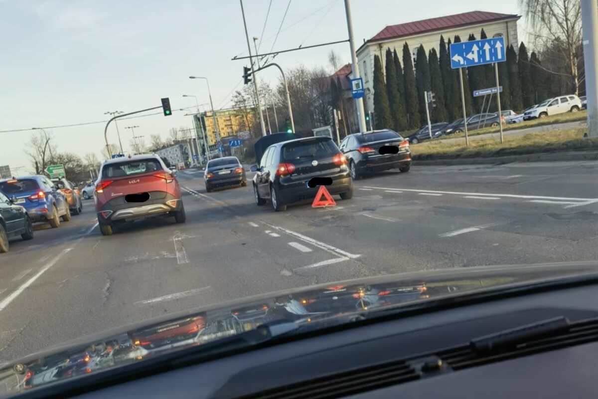 Awaria volkswagena na rondzie Cybulskiego w Lublinie