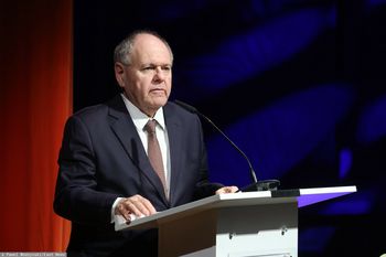 "Błędne odczytanie". Prezes Jad Waszem tłumaczy się z kontrowersyjnego wpisu