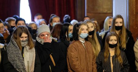 "Najdroższa córeczka...". Tłumy na pogrzebie 13-letniej Patrycji. W kościele morze łez