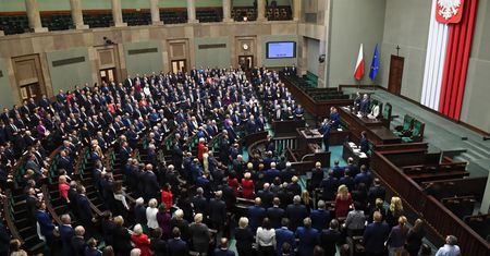 Podwyżki dla posłów. W 2018 roku tak głosowali za obniżkami