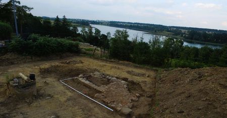 Odkrycie archeologiczne pod Olsztynem. Odsłonięto fragmenty murów