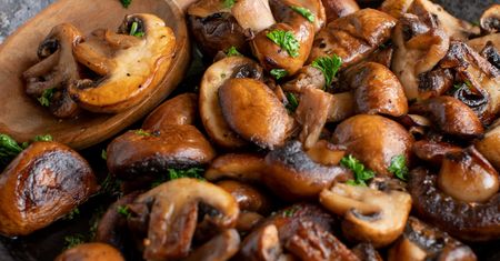 Dodaj kilka kropelek do smażenia. Pieczarki będą mieć piękny, jasny kolor i zachowają chrupkość