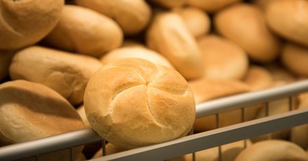 Kupujesz tak pieczywo w sklepie? Możesz dostać nawet 5 tys. zł kary, prawnik tłumaczy