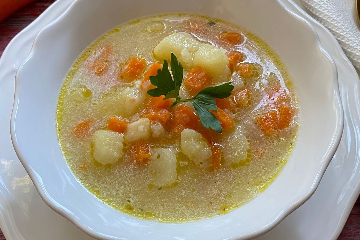 Ta zupa jest idealna po świątecznym przejedzeniu. Odżywia i uspokaja jelita