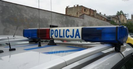 Czeladź. Prowadził po alkoholu i narkotykach, podróż skończył na przydrożnym słupie