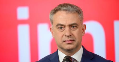 Spoty wyborcze bez autora. Gawkowski próbuje się tłumaczyć