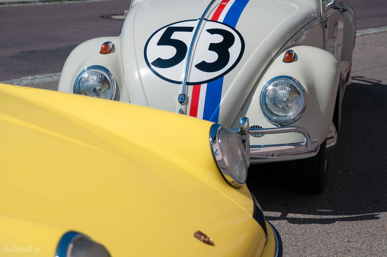 Porsche 911 GT3 Touring vs Porsche 911 Carrera RS 2.7