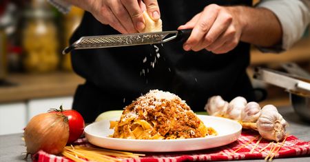 Jedna łyżka wystarczy, aby gotowce poszły w odstawkę. Zrób spaghetti bolognese jak we Włoszech
