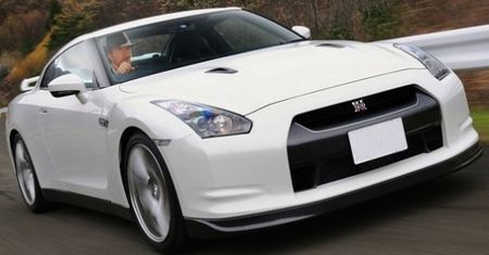 Czemu Chuck Norris jeździ Nissanem GT-R?