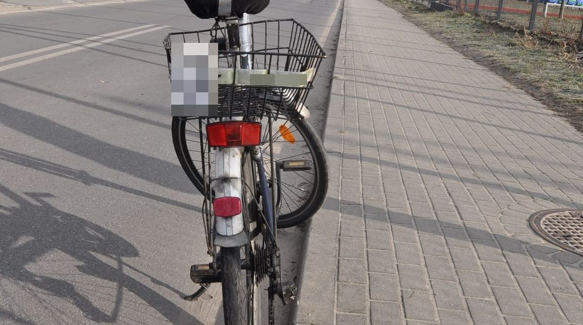 Wyjeżdżała z parkingu, potrąciła rowerzystę.