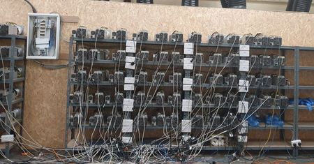 Policja wkroczyła na farmę kryptowalut - myśleli, że to plantacja marihuany