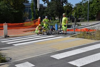 Zduńska Wola: Plac Wolności ma już namalowane pasy dla pieszych