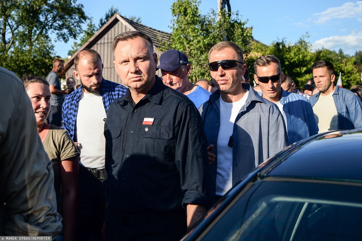 Andrzej Duda na terenach dotkniętych ulewami w 2020 r.