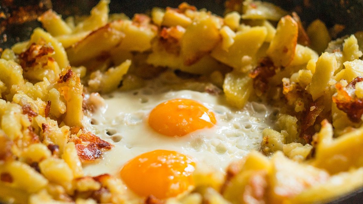 Ziemniaki po farmersku to uczta z patelni