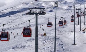 Gondola spadła ze stoku w Engelbergu. Silny wiatr i dramat na oczach narciarzy