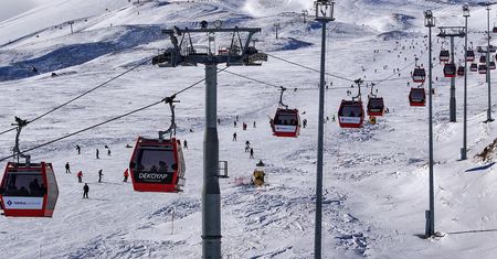 Gondola spadła ze stoku w Engelbergu. Silny wiatr i dramat na oczach narciarzy