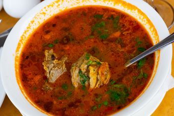 Jeszcze sto lat temu była rarytasem. Dziś większość wzdryga się na myśl o tej zupie