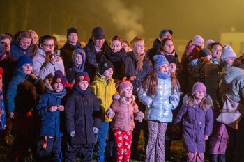 Lubuskie: Magiczna parada Mikołaja i elfów na boisku. Niezwykłe wydarzenie