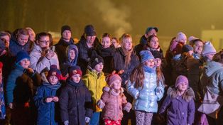 Lubuskie: Magiczna parada Mikołaja i elfów na boisku. Niezwykłe wydarzenie