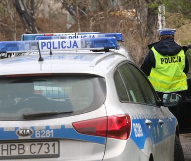 Tragiczny wypadek w Łodzi. 45-latek uderzył autem w latarnię