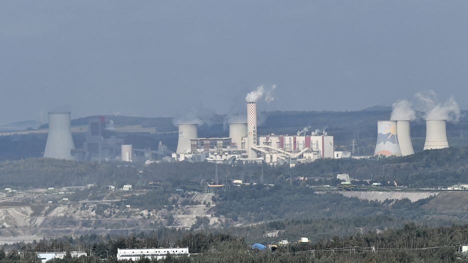 kopalnia Tur�w
Jasna G�ra (pow. bogaty�ski), 05.10.2021. Widok na kopalni� Tur�w ze wsi Jasna G�ra, 5 bm. gdzie odby� si� briefing prasowy zorganizowany przez Og�lnopolski Komitet Protestacyjno-Strajkowy, dotycz�cy sytuacji zwi�zanej z brakiem porozumienia w sprawie dalszego funkcjonowania kopalni  oraz nastroj�w spo�ecznych z tym zwi�zanych. (amb) PAP/Maciej Kulczy�ski
Maciej Kulczy�ski
briefing, konferencja prasowa, konflikt, kopalni, kopalnia, OKPS, panorama, prasowy, Turowie, widok