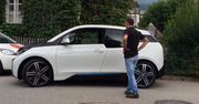 BMW i3 parkuje bez udziału kierowcy