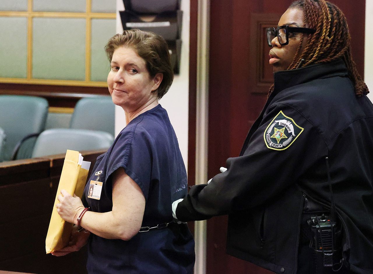 Frau sperrt Partner in Koffer ein: Lebenslange Haft in Florida