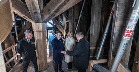 Macron mówi o "wstrząsie nadziei" w odbudowanej katedrze Notre Dame