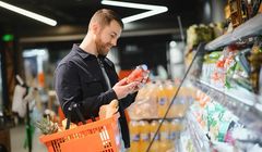 Boomerzy oszczędzają na prądzie, millenialsi na wyjściach, a zetki na ubraniach