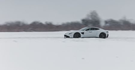 Test: Aston Martin Vantage. Szukam magii na kole podbiegunowym (prawie)