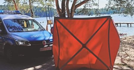 Jezioro Bialskie. 43-latek skoczył do wody na główkę i uderzył w dno. Nie udało się go uratować