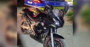 Pijany ciekał motocyklem przed policją. Pościg zakończył się na polu