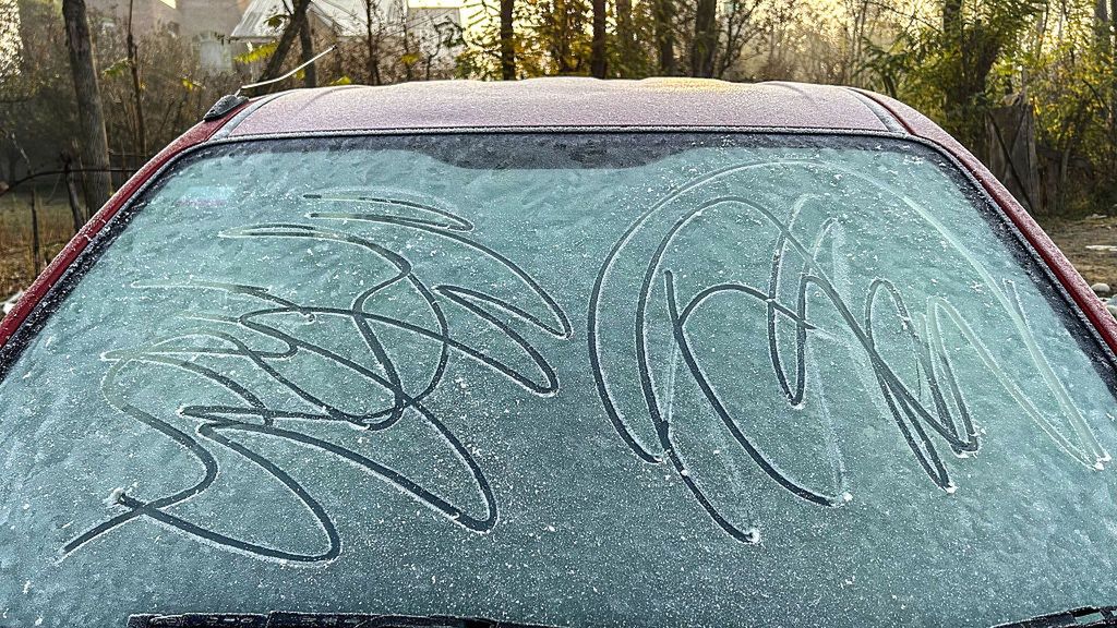 Wieczorem spryskaj tym szyby. Rano odjedziesz bez skrobania