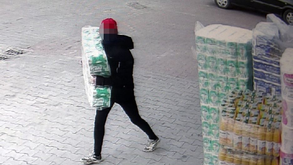 Zuchwała kradzież. Wszystko nagrała kamera