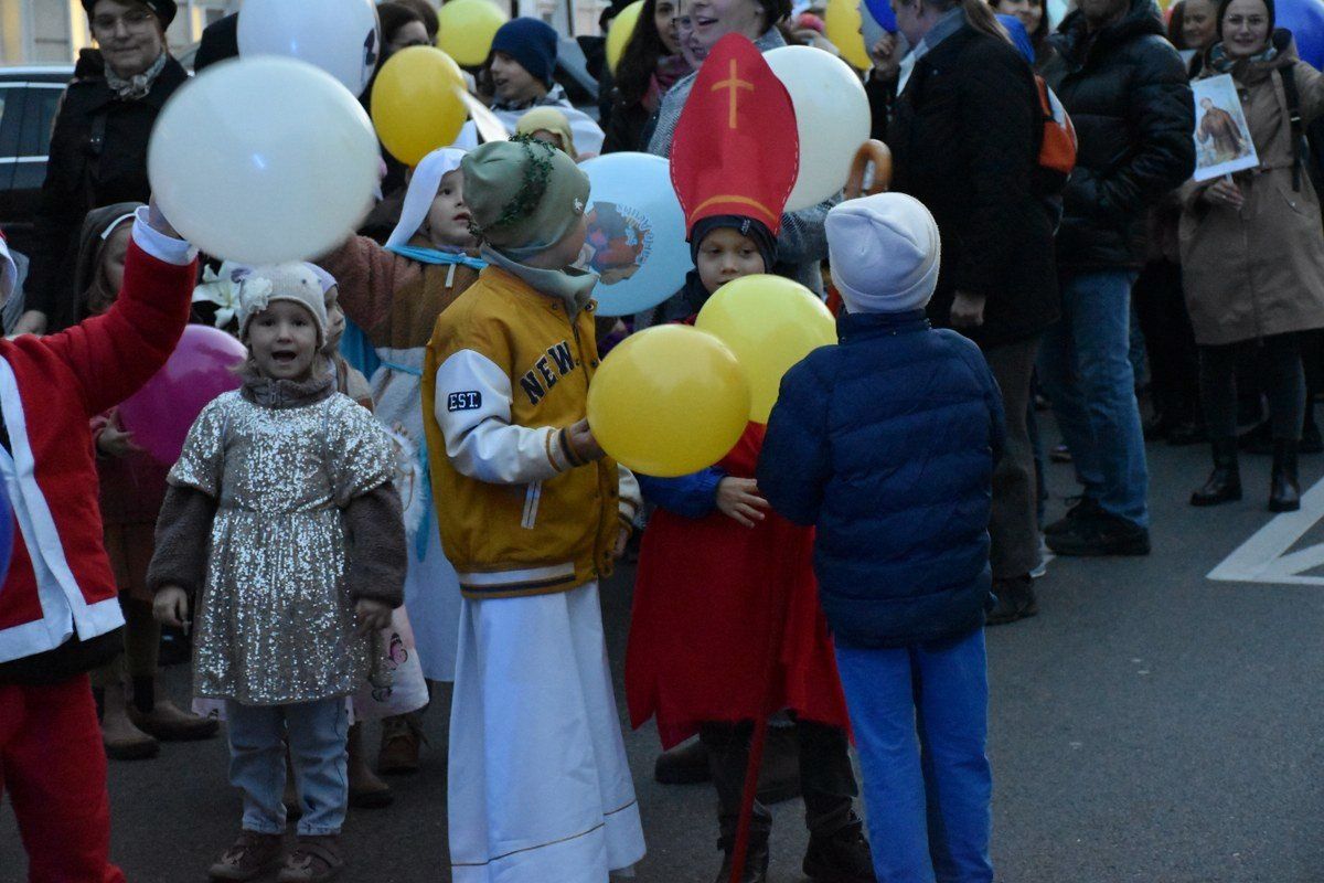 Na dzień przed Wszystkimi Świętymi ulicami Kalisza przeszedł Korowód Świętych. Wierni przebrani za swoich patronów lub postaci świętych przeszli trasą z Parafii Świętej Rodziny do Narodowego Sanktuarium Świętego Józefa.