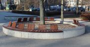 Poznań: Nowe siedziska w Parku Stare Koryto Warty. Wykorzystano betonowe elementy