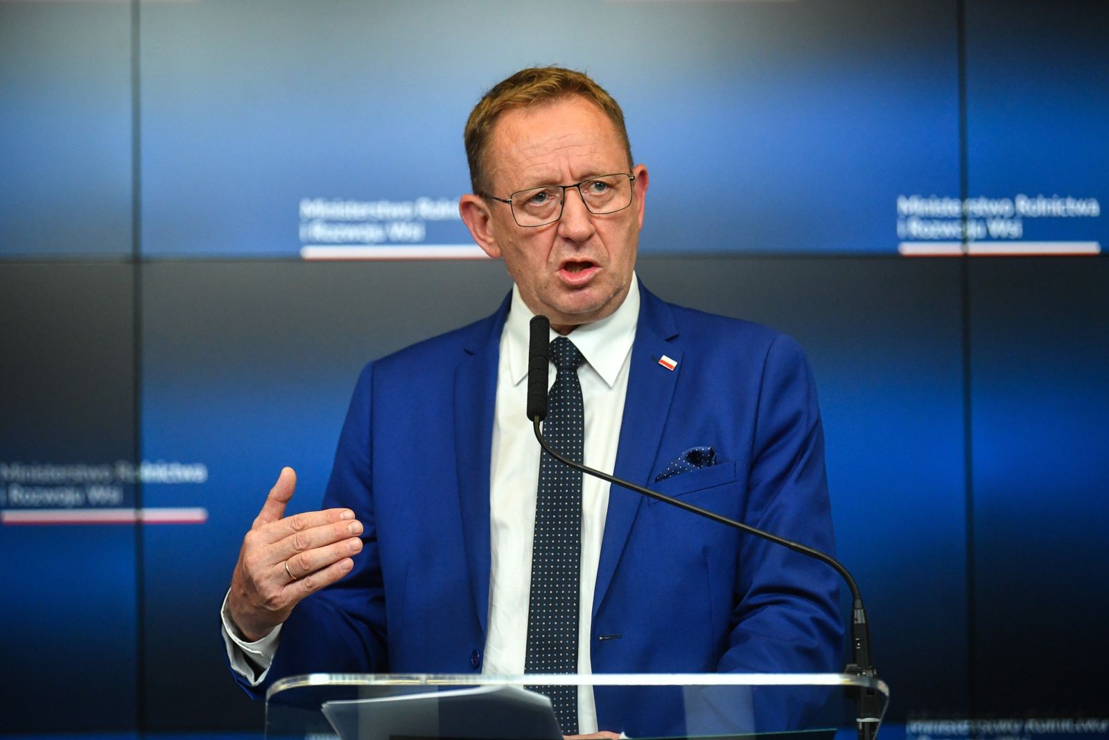 Minister oskarża browary o "chrzczenie" piwa. Gigant odpowiada