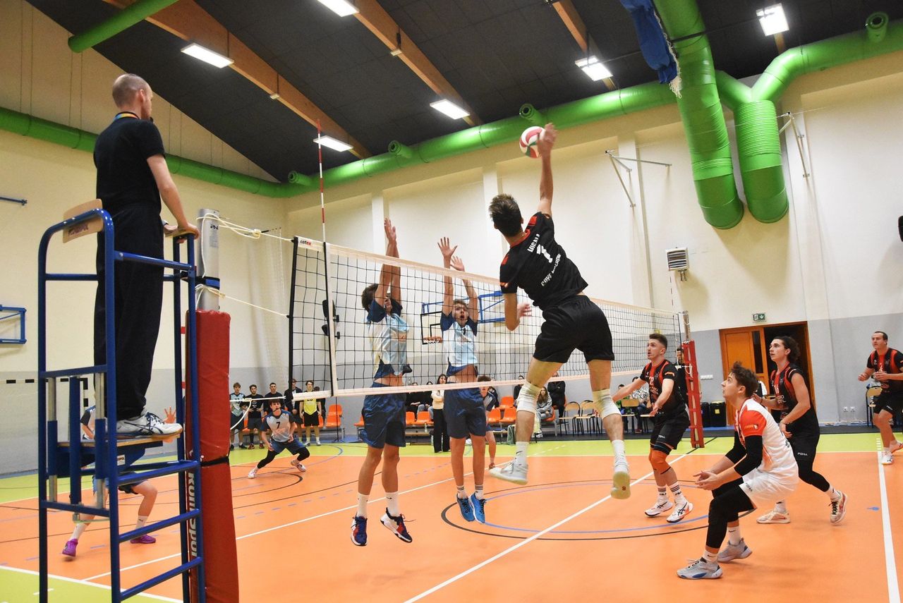 Ukraińska młodzież Pogoni Proszowice lepsza w debiucie siatkarzy Gryfa Miechów w II lidze