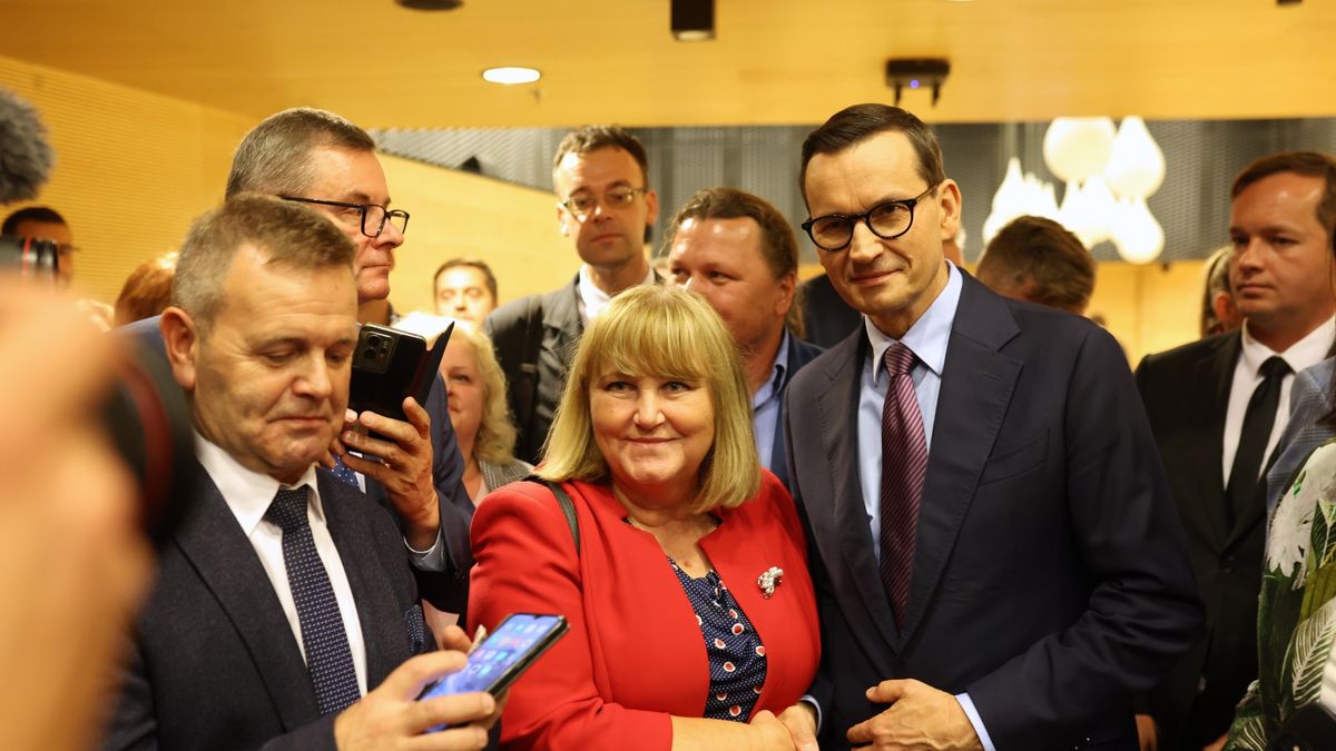 Mateusz Morawiecki zapowiedział w Katowicach "wielki program" dla małych miast i wsi