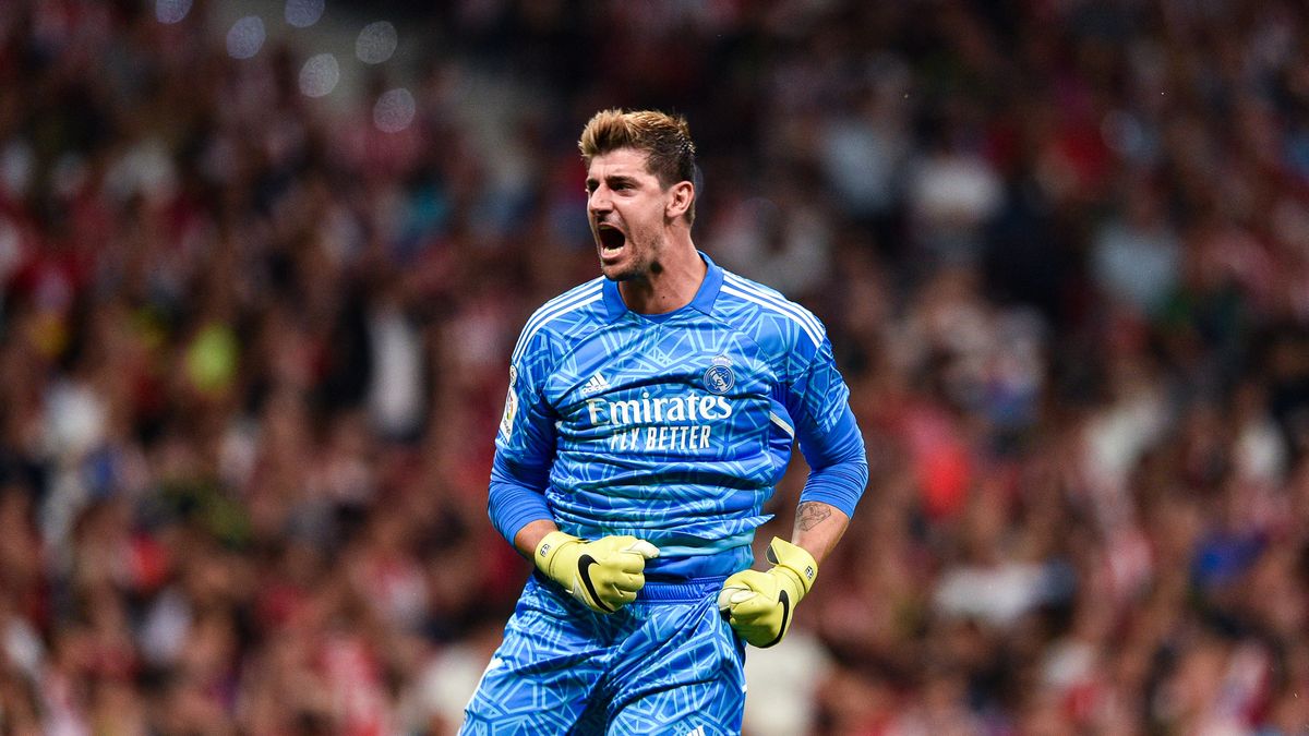 Thibaut Courtois celebrates a goal during La Liga match between Atletico de Madrid and Real Madrid at Civitas Metropolitano on September 18, 2022 in Madrid, Spain. (Photo by Rubén de la Fuente Pérez/NurPhoto via Getty Images)