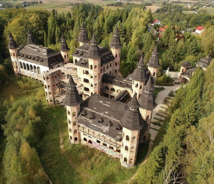Замок в Лапалицях 