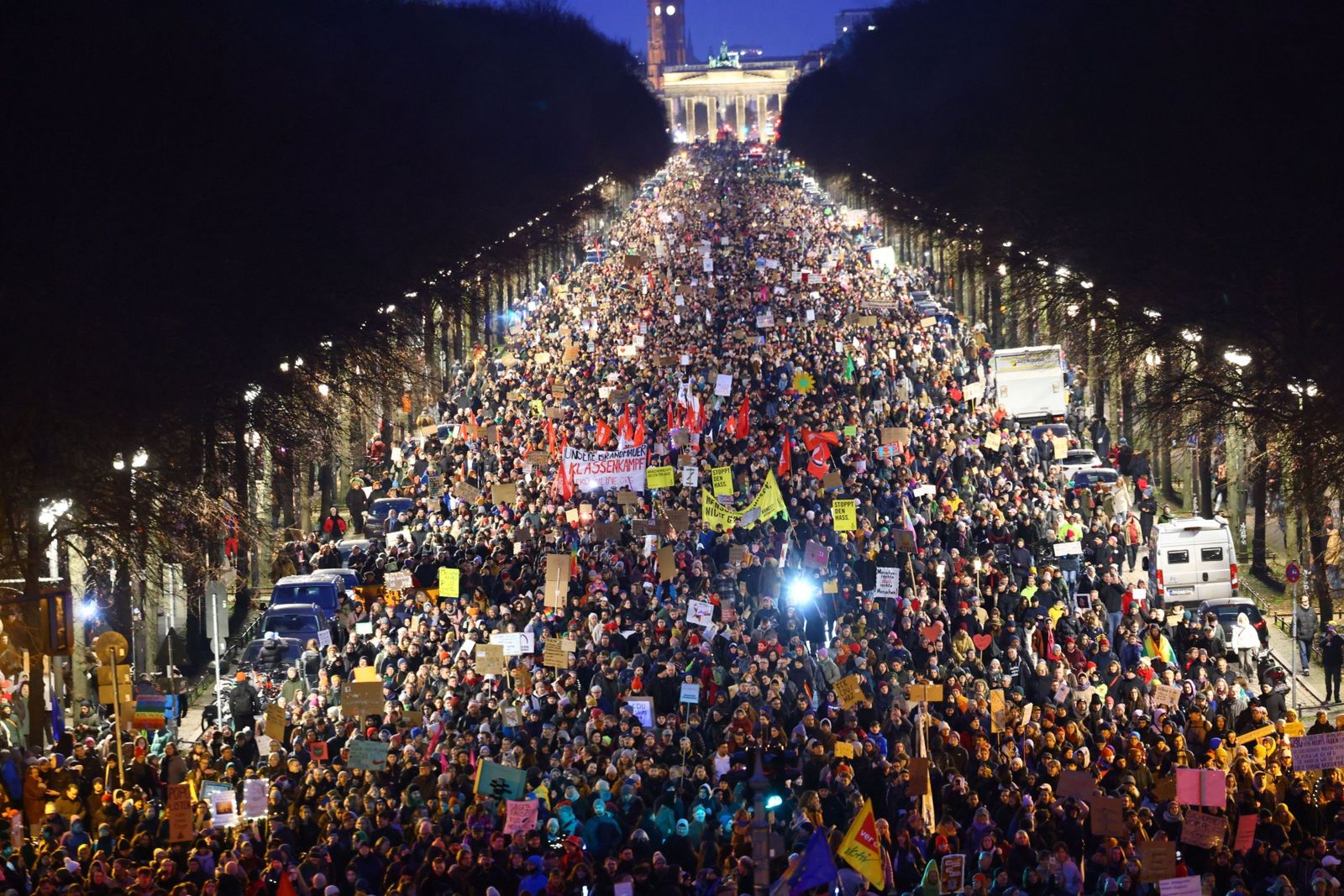 Napięta sytuacja w Niemczech. Masowe protesty w wielu miastach